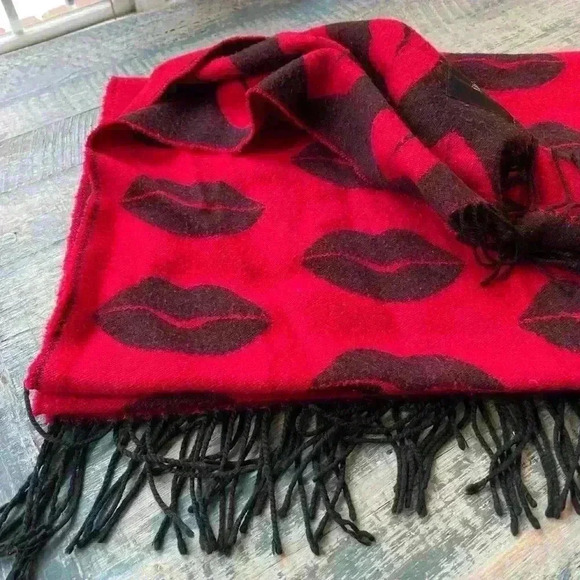Victoria’s Secret Throw Blanket Red Black Lips with black fringe on ends - Picture 5 of 11